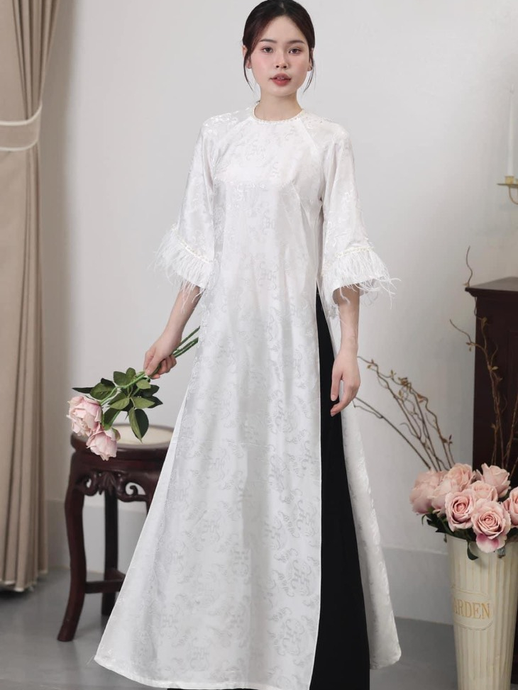 Áo Dài Gấm Lụa Thọ Dơi Bạch Liên Tay Lỡ Phối Lông Form Suông Hàng May Sẵn ADT03