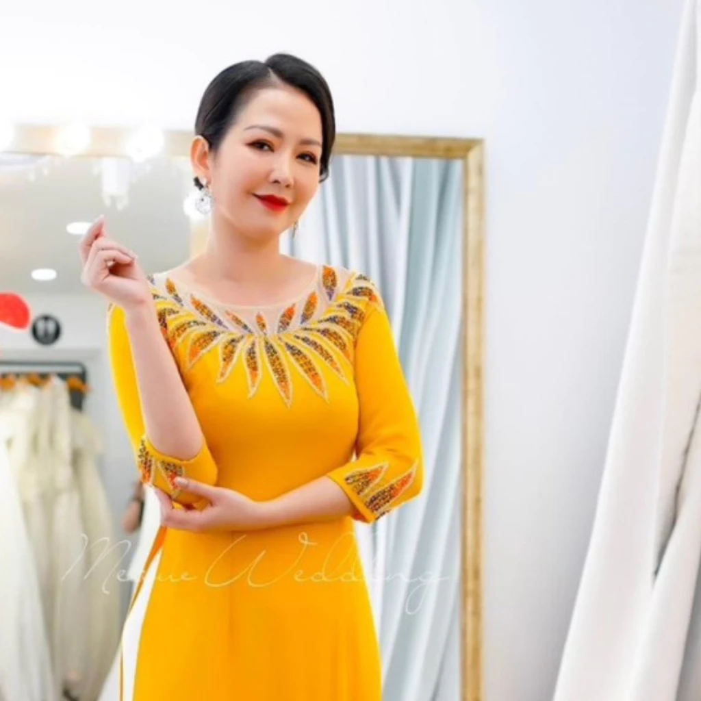 Áo dài mẹ cô dâu chú rể chất liệu lụa mỹ màu vàng đồng trẻ trung ADL110 có bigsize - Ảnh 4