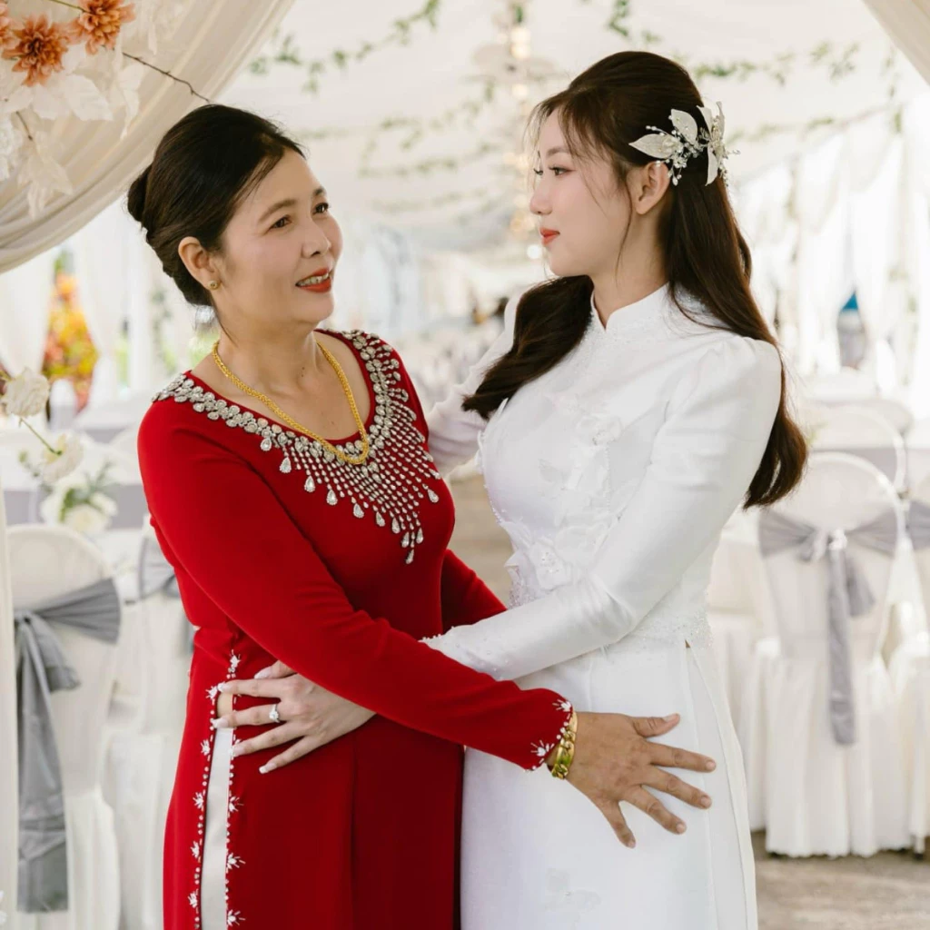 Áo dài tặng mẹ - Áo dài thiết kế dành cho bà sui mặc cưới con xinh đẹp sang chảnh ADL14 có bigsize - Ảnh 10